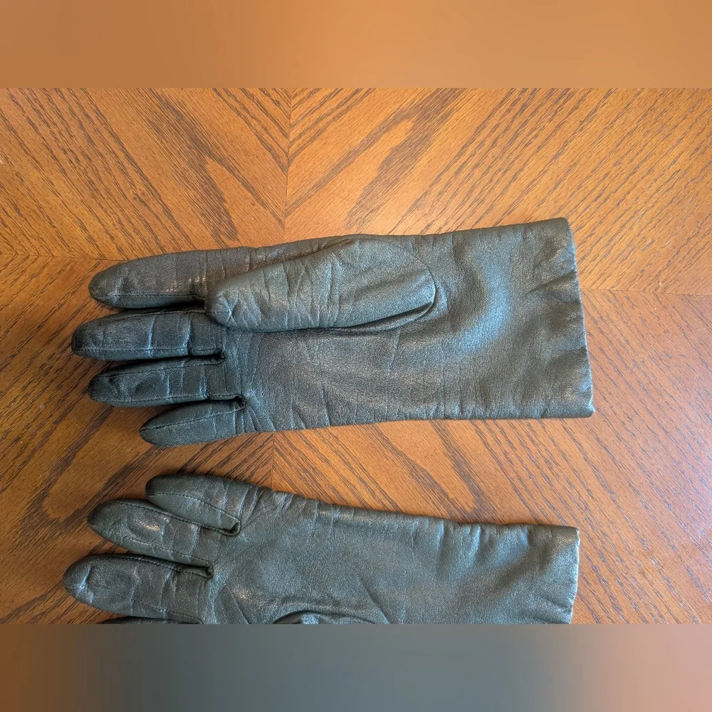 1950's Vintage Elegant Olive Green Leather Gloves With 100% Cashmere Interior